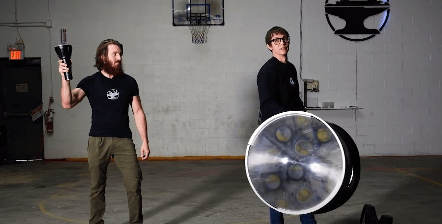 300 LEDs - a flashlight with a million lumens? - IMALENT®