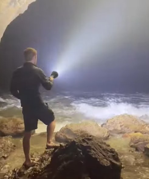 Worlds Brightest Flashlight in a Sea Cave - IMALENT®
